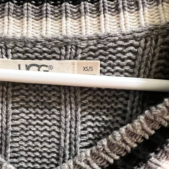 Ugg Poncho XS/S fits most - Picture 9 of 9